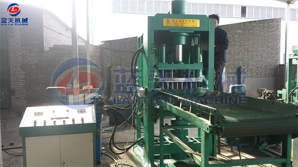 BBQ charcoal press machine